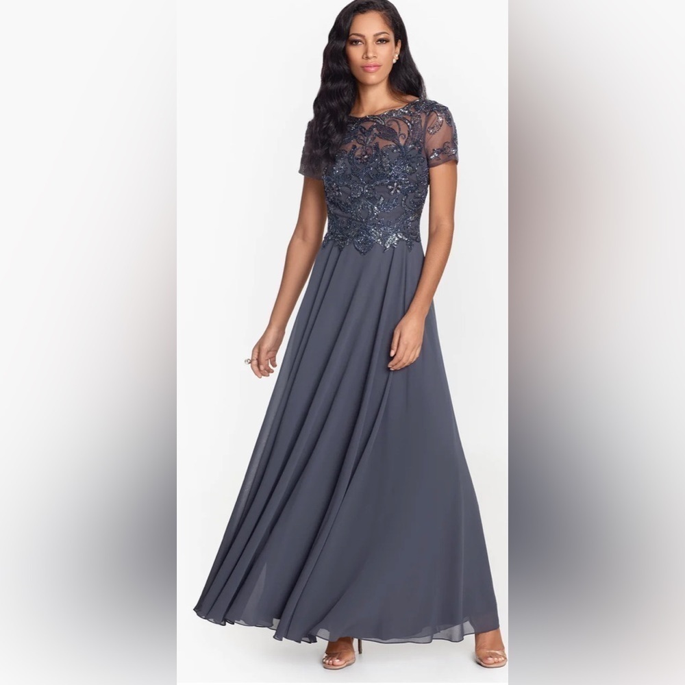 NWT Xscape Size 6‎ Jerri Beaded Short Sleeve Chiffon Gown.
